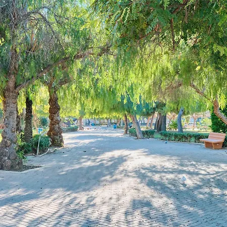 Calle Dinamarca 3 , Beautiful One Bedroom Appartment, Recently Renovated, 1 Min From Locos * Torrevieja