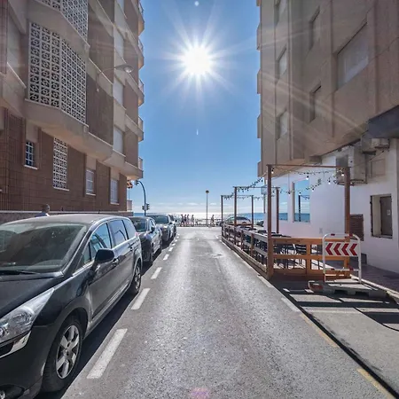 Calle Dinamarca 3 , Beautiful One Bedroom Appartment, Recently Renovated, 1 Min From Locos Torrevieja