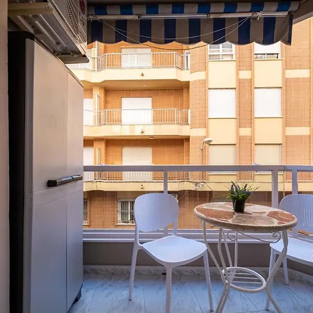 Calle Dinamarca 3 , Beautiful One Bedroom Appartment, Recently Renovated, 1 Min From Locos Apartment *
