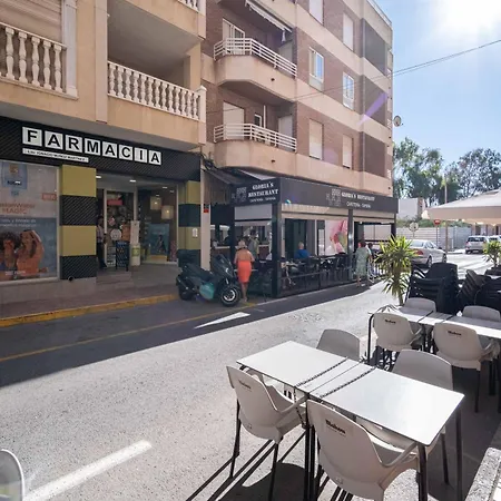 Calle Dinamarca 3 , Beautiful One Bedroom Appartment, Recently Renovated, 1 Min From Locos Torrevieja