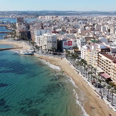 Calle Dinamarca 3 , Beautiful One Bedroom Appartment, Recently Renovated, 1 Min From Locos Torrevieja