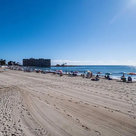 Calle Dinamarca 3 , Beautiful One Bedroom Appartment, Recently Renovated, 1 Min From Locos * Torrevieja