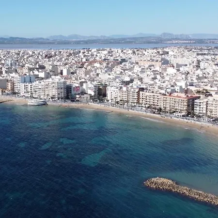 Calle Dinamarca 3 , Beautiful One Bedroom Appartment, Recently Renovated, 1 Min From Locos Torrevieja