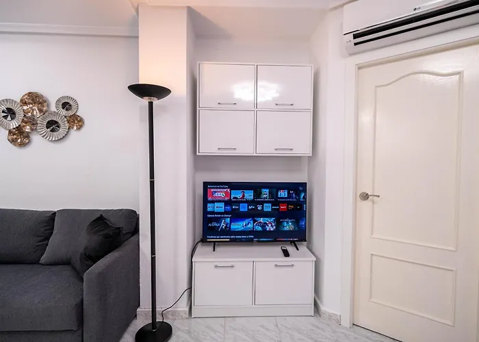 Calle Dinamarca 3 , Beautiful One Bedroom Appartment, Recently Renovated, 1 Min From Locos Apartment