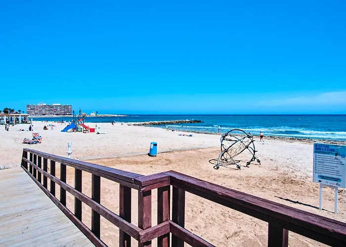 Apartment Calle Dinamarca 3 , Beautiful One Bedroom Appartment, Recently Renovated, 1 Min From Locos Torrevieja