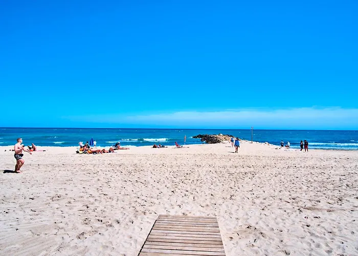 Calle Dinamarca 3 , Beautiful One Bedroom Appartment, Recently Renovated, 1 Min From Locos Apartment Torrevieja