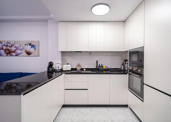 Apartment Calle Dinamarca 3 , Beautiful One Bedroom Appartment, Recently Renovated, 1 Min From Locos