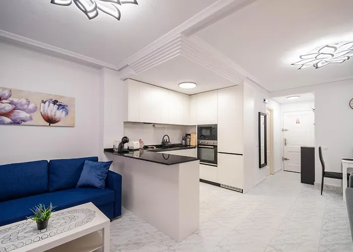 Apartment Calle Dinamarca 3 , Beautiful One Bedroom Appartment, Recently Renovated, 1 Min From Locos *