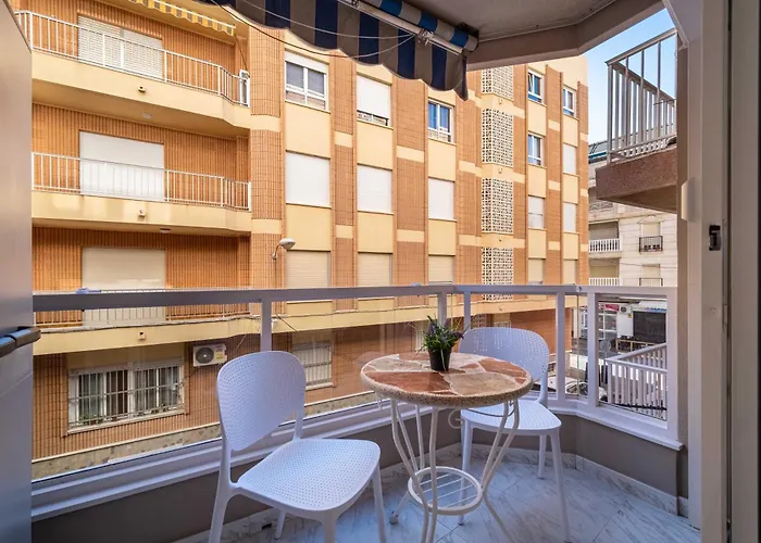 Apartment Calle Dinamarca 3 , Beautiful One Bedroom Appartment, Recently Renovated, 1 Min From Locos Torrevieja