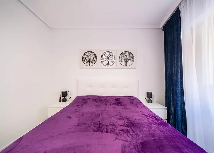 Apartment Calle Dinamarca 3 , Beautiful One Bedroom Appartment, Recently Renovated, 1 Min From Locos *