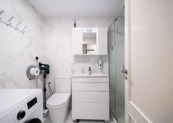 Calle Dinamarca 3 , Beautiful One Bedroom Appartment, Recently Renovated, 1 Min From Locos * Torrevieja