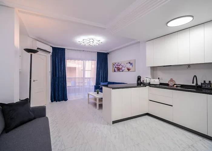 Calle Dinamarca 3 , Beautiful One Bedroom Appartment, Recently Renovated, 1 Min From Locos *