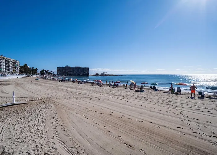 Calle Dinamarca 3 , Beautiful One Bedroom Appartment, Recently Renovated, 1 Min From Locos * Torrevieja