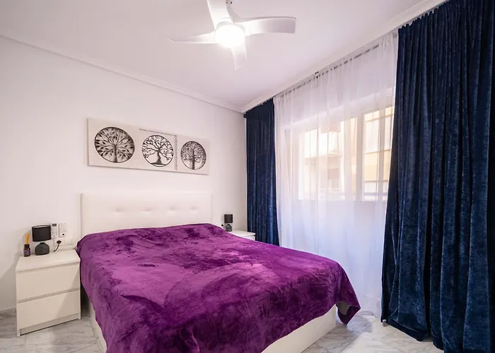 Calle Dinamarca 3 , Beautiful One Bedroom Appartment, Recently Renovated, 1 Min From Locos Apartment