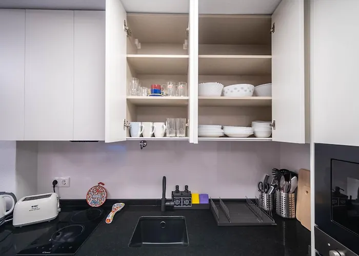 Calle Dinamarca 3 , Beautiful One Bedroom Appartment, Recently Renovated, 1 Min From Locos Apartment *