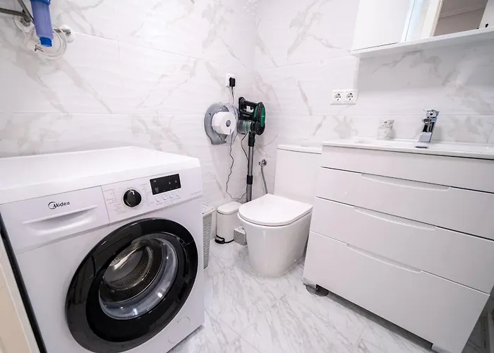 Apartment Calle Dinamarca 3 , Beautiful One Bedroom Appartment, Recently Renovated, 1 Min From Locos *