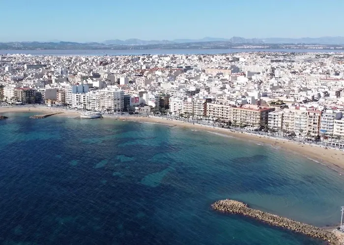 Calle Dinamarca 3 , Beautiful One Bedroom Appartment, Recently Renovated, 1 Min From Locos Torrevieja