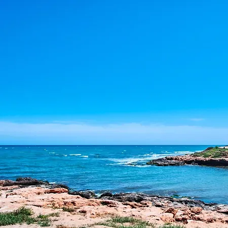 Calle Dinamarca 3 , Beautiful One Bedroom Appartment, Recently Renovated, 1 Min From Locos شقة تورّيفيِخا