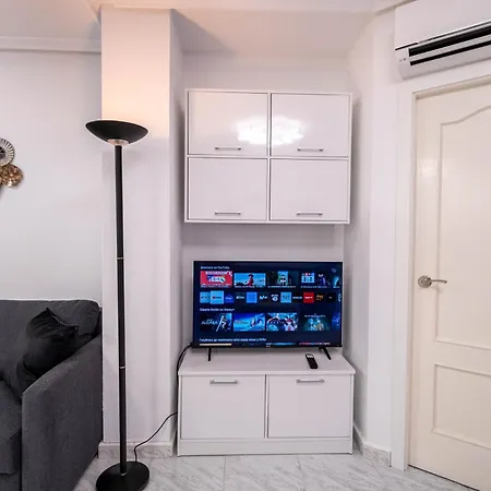 Calle Dinamarca 3 , Beautiful One Bedroom Appartment, Recently Renovated, 1 Min From Locos Apartment