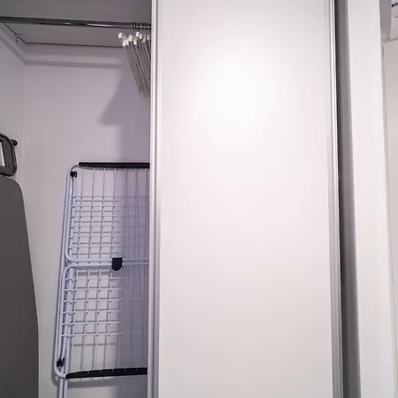 Calle Dinamarca 3 , Beautiful One Bedroom Appartment, Recently Renovated, 1 Min From Locos Apartment Torrevieja