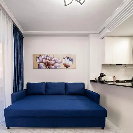 Calle Dinamarca 3 , Beautiful One Bedroom Appartment, Recently Renovated, 1 Min From Locos شقة تورّيفيِخا