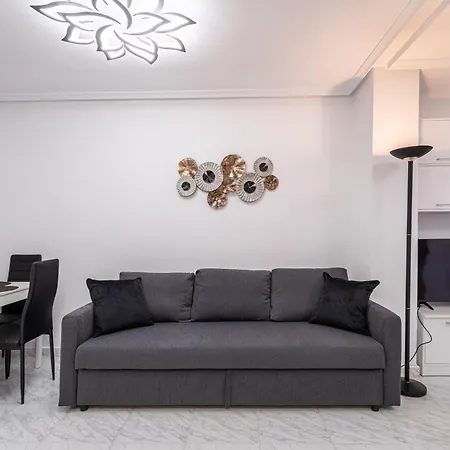 شقة Calle Dinamarca 3 , Beautiful One Bedroom Appartment, Recently Renovated, 1 Min From Locos تورّيفيِخا
