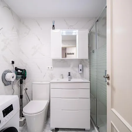 Calle Dinamarca 3 , Beautiful One Bedroom Appartment, Recently Renovated, 1 Min From Locos * Torrevieja