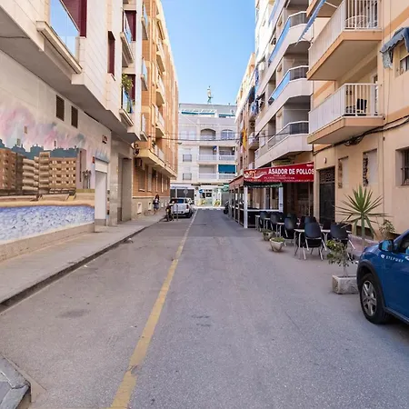 Calle Dinamarca 3 , Beautiful One Bedroom Appartment, Recently Renovated, 1 Min From Locos شقة تورّيفيِخا