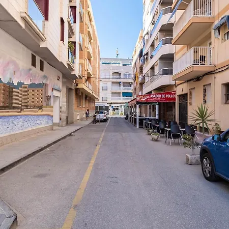 Calle Dinamarca 3 , Beautiful One Bedroom Appartment, Recently Renovated, 1 Min From Locos Apartment Torrevieja