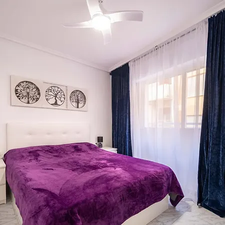 Calle Dinamarca 3 , Beautiful One Bedroom Appartment, Recently Renovated, 1 Min From Locos Apartment