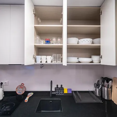 Calle Dinamarca 3 , Beautiful One Bedroom Appartment, Recently Renovated, 1 Min From Locos Apartment *
