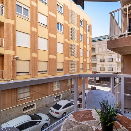 Calle Dinamarca 3 , Beautiful One Bedroom Appartment, Recently Renovated, 1 Min From Locos *